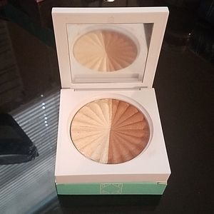 Ofra bronzer/highlighter in Hot Cocoa